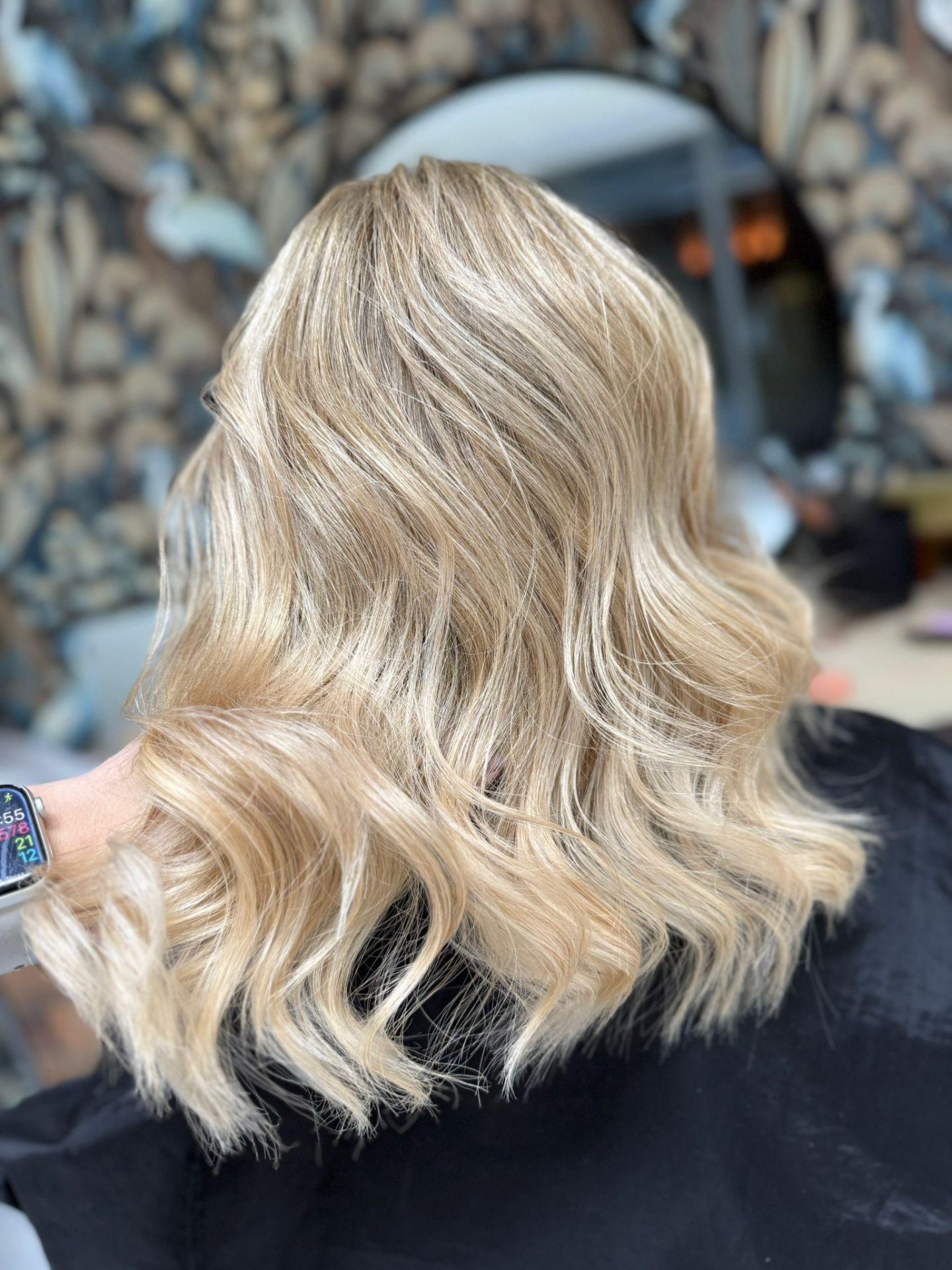 Soft blonde wavy hairstyle